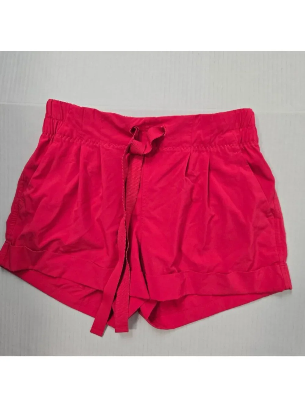 Lululemon Size 4 Spring Break Away Shorts II in Boom Juice UPF Tie Waist Cuffed